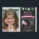 Rolschaatsen verjaardagsuitnodiging verjaardagsfee kaart<br><div class="desc">Rolschaatsen Verjaardag Uitnodiging met aangepaste foto 1e Verjaardag Party. Meisje verjaardagsfeestje uitnodigen. Rolschaatsen Sport thema Verjaardag Bash. Roze Groen Grijs en Witte Strepen Krijtbord Achtergrond. 1e verjaardag. 1e 2e 3e 4e 5e 6e 7e 8e 9e 10e 11e 12e 13e 14e `5e, willekeurige leeftijd. Printbaar digitaal. Voor verdere aanpassing klikt u...</div>