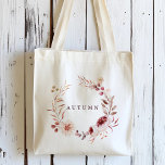 Romance Floral Wreath Personaliseer Canvas tas in<br><div class="desc">Deze gepersonaliseerde canvas tas is voorzien van een waterverf bloem van dahlia,  tuinlijk roos,  pony's en papaver in woedend rood,  maroon,  wazig roze over de herfstbladeren. Voor meer geavanceerde aanpassing van dit ontwerp,  te klikken gelieve de BUTTON van het TOOL VAN HET ONTWERP BLAUW. Overeenkomende objecten zijn ook beschikbaar.</div>