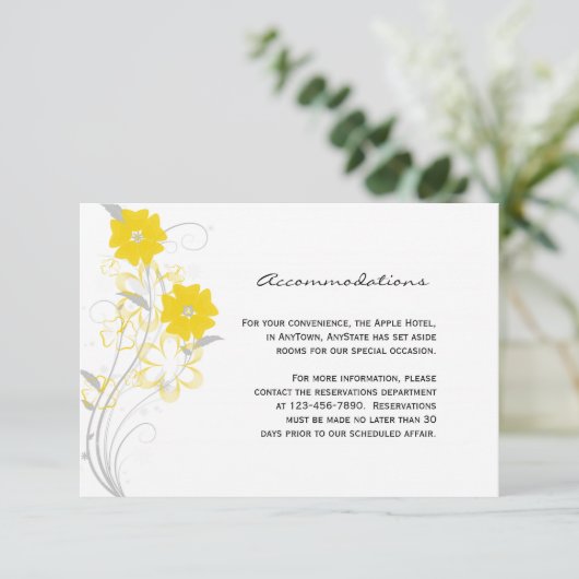 Romance in de vorm van een geel bruiloft informatiekaartje (Staand voorkant)