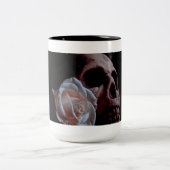 Romance - Roos van de schedel en de keel Tweekleurige Koffiemok (Center)