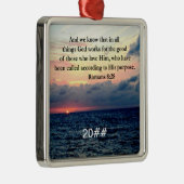 ROMANS 8:28 FAITH METALEN ORNAMENT (Rechts)