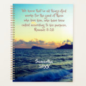 Romans 8:28 Kalmerende Zonsondergang Christelijk G Planner (Voorkant)