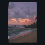 Romantic Beach at Dusk iPad Pro Cover<br><div class="desc">Het verflauwende zonlicht creëert prachtige roze en oranje tinten in de lucht,  maakt silhouetten van de palmbomen en markeert het zachte surf. Tranquil strand scène.</div>