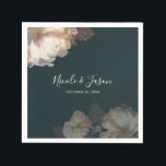 Romantic Blooms Elegant Floral Wedding Servet<br><div class="desc">Met luxe eigentijdse flair heeft dit unieke bloemenontwerp subtiele licht- en schaduwen met weelderige dubbele tulpen, witte bessen en IJslandse papavers. Het kleurenschema bevat gebroken witte bloemen met lichte tinten van bleke blos en een luxe diepe leisteen grijze achtergrond. Perfect voor bruiloften in elk seizoen van het jaar, dit ontwerp...</div>