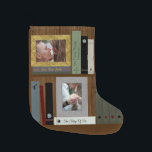 Romantic Book Lover Book Shelf Personalized Grote Kerstsok<br><div class="desc">Pas deze voorraad aan met dit unieke boekenplankenontwerp met een draai van romance die twee fotomalplaatjes en drie sjablonen van de boektitel aanbiedt. De titels van het boek kunnen worden geschrapt als ongewenst door de tekst op het tekstgebied te schrappen. Als meer boektitels dan worden gewild verkies om verder aan...</div>