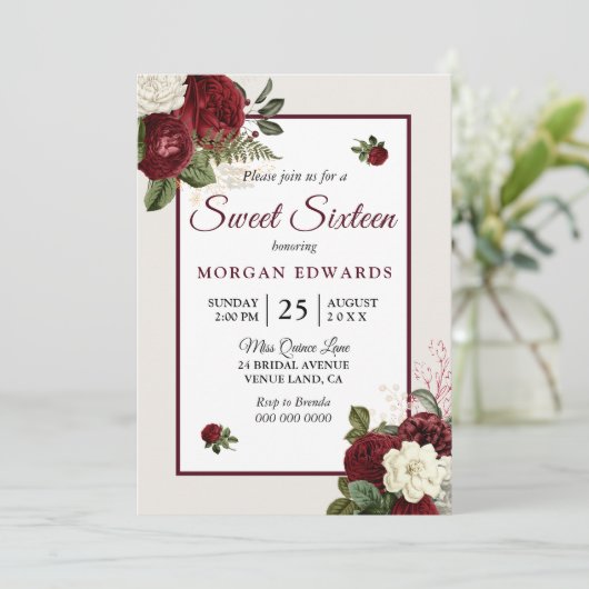 Romantic Burgundy Floral Sweet 16 Party Invite Kaart (Staand voorkant)