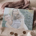 Romantic Calligraphy Monogram Photo Weddenschap Gastenboek<br><div class="desc">Dit romantische kalligrafie monogram foto bruiloft gastenboek is perfect voor een eenvoudige bruiloft. Het moderne klassieke ontwerp heeft fancy wervelingen en grillige bloeiwijzen met prachtige elegante met de hand geletterde typografie. Personaliseer de voorkant en de rug met de namen van het paar en de trouwdatum.</div>
