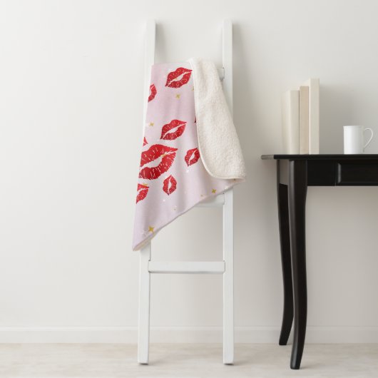 Romantic chic luxe red lips sherpa deken (In situ)