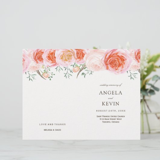 Romantic Coral Rozen Wedding Programs (Staand voorkant)