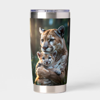 Romantic Cougar Father and Cub Mug – Wildlife Love Geïsoleerde Drinkbeker