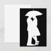 Romantic Couple onder paraplu uitnodigingen (Voorkant / Achterkant)
