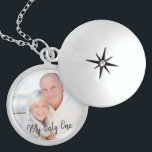 Romantic Couple Photo Locket Locket Ketting<br><div class="desc">Mooie, prachtige zilverwinkel voor je geliefde, die je kunt personaliseren met je favoriete foto. De romantische formulering leest "Mijn enige"en verschijnt over uw foto als zwarte tekstbekleding in moderne manuscripttypografie. Een heerlijk koepel voor een zilveren trouwdag, verloving of speciale gelegenheid. Blader naar onze winkel voor vergelijkbare producten en alternatieve design....</div>