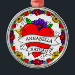 Romantic Couple's Gift | Kunst met Tattoo stijl Metalen Ornament<br><div class="desc">Graffiti- of tattoo-kunst met een hart van de cartoon en rozen en andere bloemen met een gepersonaliseerd paar.</div>