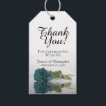 Romantic Elegant Blauwgroen Roos Weddenschap Harte Cadeaulabel<br><div class="desc">Deze trouwcadeaulabels zijn ontworpen om te worden gebruikt met gunsten of cadeaus voor familie, speciale gasten, of leden van uw bruidsfeestje. Het ontwerp is eenvoudig, maar elegant met één blauwgroen of turkooiskleurig roos met lange steeltjes, dat in een pool van water met golven en rimpels reflecteert. De titel luidt: Bedankt...</div>