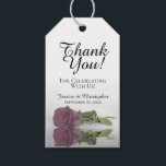 Romantic Elegant Mauve Pink Rose Weddenschap Cadeaulabel<br><div class="desc">Deze trouwcadeaulabels zijn ontworpen om te worden gebruikt met gunsten of cadeaus voor familie, speciale gasten, of leden van uw bruidsfeestje. Het ontwerp is eenvoudig, maar elegant met één roos met lange steeltjes of roze, met roze roos dat in een pool van water met golven en rimpels reflecteert. De titel...</div>