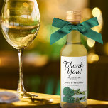 Romantic Emerald Green Roos Weddenschap Hartelijk  Wijn Etiket<br><div class="desc">Deze prachtige mini-wijnflesetiketten zijn perfect voor gebruik als trouwfeesten of cadeaus voor speciale gasten, familie of leden van je bruidsfeestje. Het elegante ontwerp is voorzien van één smaragdgroen gekleurd roos dat reflecteert in een pool water met golven en rimpels. Er is ruimte voor de namen van het koppel, de trouwdatum...</div>