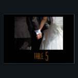 Romantic en Elegant Wedding Couple Holding Hands Kaart<br><div class="desc">Een romantische en elegante trouwtafel kaart,  met een foto van een paar hand in hand. De foto richt zich op de armen en handen van de paren die in liefde met elkaar zijn geklemd,  terwijl ze hun fancy trouwkleding dragen. Zij in haar trouwjurk en hij in zijn pak.</div>