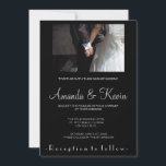 Romantic en Elegant Wedding Couple Holding Hands Kaart<br><div class="desc">Een romantische en elegante trouwuitnodiging met een foto van een paar dat handen vasthoudt. Het afbeelding richt zich op de koppels die in elkaar botsten in liefde,  terwijl ze hun fancy trouwkleding dragen. Ze ging in haar trouwjurk en hij in zijn tux. Pas je eigen gegevens aan.</div>