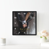 Romantic en Elegant Wedding Couple Holding Hands Vierkante Klok (Huis)