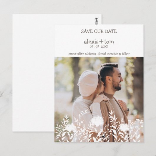 Romantic Engaged Couple met Wildbloemen Design Briefkaart (Voorkant / Achterkant)