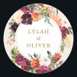 Romantic Floral Burgundy   Peach Wedding Ronde Sticker<br><div class="desc">Gebruik deze gepersonaliseerde trouwstickers op gunsten,  gunstzakken of enveloppen! Met romantische waterverf- en perzikfloralen met goudaccenten,  perfect voor de zomer- of herfstbruiloften met botanische en boho-vibes.</div>