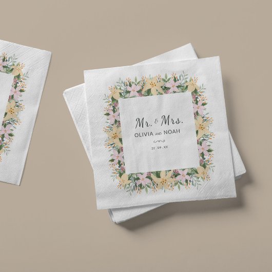 Romantic Floral Mr and Mrs Wedding Servet