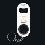 Romantic Flourish Monogram Gold Wedding Mini Flessenopener<br><div class="desc">Deze prachtige Romantische met een Vlaamse Calligrafie Wedding Champagne Faux Gold Sleutelhanger Bottle Opener is eenvoudig en veelzijdig. Deze flessenopeners hebben een elegant faux gouddesign, met de namen van het paar, een monogram, en een korte, bewerkbare dankjewel op de rug. Pas het ontwerp aan om een unieke huwelijksgunst te creëer...</div>