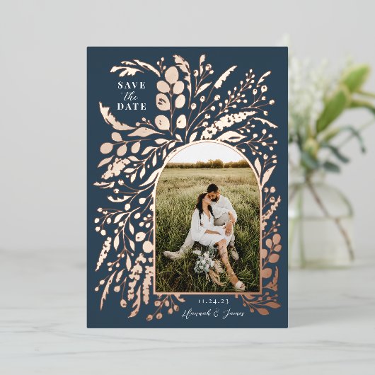 Romantic Foto van Floral Arch | Datum opslaan Folie Uitnodiging (Staand Voorkant)