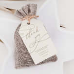 Romantic Gold Calligraphy | Ivory Hartelijk dank Cadeaulabel<br><div class="desc">Deze romantische goudkalligrafie-ivoor bedankt je dat cadeaulabels perfect zijn voor een eenvoudige bruiloft. Het moderne klassieke ontwerp is voorzien van fancy draden en grillen met prachtige elegante handgeschreven faux champagne Gold folie-typografie. Pas de labels aan met uw namen en de datum. Verander de formulering om het even welk geval aan...</div>