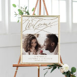 Romantic Gold Calligraphy Photo Welcome Wedding Poster<br><div class="desc">Deze romantische goudkalligrafiefoto heet bruiloft poster... is perfect voor een eenvoudige bruiloft. Het moderne klassieke ontwerp is voorzien van fancy draden en grillen met prachtige elegante handgeschreven faux champagne Gold folie-typografie. Pas het poster met de naam van de bruid en de bruidegom aan, en de datum van de bruiloft. Opmerking:...</div>