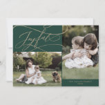 Romantic Gold Green Joyful 3 Foto Jaar in Review Feestdagenkaart<br><div class="desc">Deze romantische goudgroene vreugde van 3 fotojaar in de review-vakantiekaart is de perfecte eenvoudige feestelijke groet. Het moderne klassieke ontwerp is voorzien van fancy draden en grillen met prachtige elegante handgeschreven faux champagne Gold folie-typografie. Pas de kaart aan met 3 foto's, uw familienaam, voornamen en jaar. Vermeld een jaar in...</div>