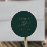 Romantic Green Calligraphy Wedding Envelope Seals Ronde Sticker<br><div class="desc">Deze romantische groene kalligrafie trouwenvelopzegels zijn perfect voor een eenvoudige bruiloft. Het moderne klassieke ontwerp is voorzien van fancy draden en grillen met prachtige elegante handgeschreven faux champagne Gold folie-typografie. Pas het etiket aan met de namen van de bruid en de bruidegom. Opmerking: dit ontwerp is niet voorzien van echte...</div>