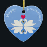 Romantic Jubileum Swan Heart Ceramic Ornament<br><div class="desc">Deze kleurrijke romantische hartvormende versiering is het perfecte geschenk voor romantische gelegenheden. Het bevat twee zwanen,  en hun reflectie,  met een hart tussen hen. De tekst is editable om het werkelijk persoonlijk te maken. Ideaal voor huwelijksverjaardagen,  verloving,  newlyweds.</div>