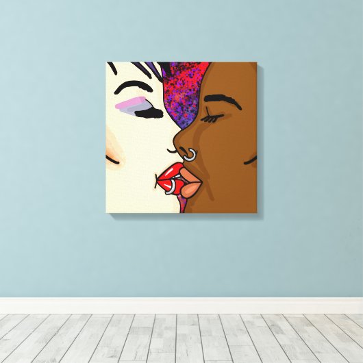 Romantic Kiss | Interraciale Romance Canvas Afdruk (Insitu (Houten vloer))