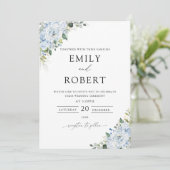 Romantic Light Blue Floral Wedding Invitation Kaart (Staand voorkant)