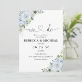 Romantic Light Blue Floral Wedding Invitation Kaart (Staand voorkant)