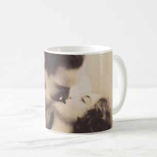 Romantic Love Couple Kissing vintage illustration Koffiemok
