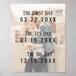 Romantic Married Couple Dates Afbeelding Typografi Poster<br><div class="desc">Dit romantische, zoete en unieke poster-teken is het perfecte geschenk voor jezelf of een koppel dat dicht bij je staat. Het kenmerkt een personaliseerbaar afbeelding van de foto van het paar met eenvoudige en moderne typografie die de belangrijke data in hun relatie toont. "De eerste dag, " (de dag waarop...</div>