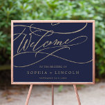 Romantic Navy Calligraphy Welcome Wedding Poster<br><div class="desc">Deze romantische marinescalligrafie bloeit een welkome bruiloft poster.. is perfect voor een eenvoudige bruiloft. Het moderne klassieke ontwerp is voorzien van fancy draden en grillen met prachtige elegante handgeschreven faux champagne Gold folie-typografie. Pas het poster met de naam van de bruid en de bruidegom aan, en de datum van de...</div>