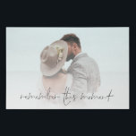 Romantic Onthoud dit moment Foto bruiloft Imitatie Canvas Print<br><div class="desc">Romantic herinnert zich dit moment nog dat de foto bruiloft. Vervang eenvoudig de steekproeffoto met uw eigen favoriet van landschaprichtlijn en hoge resolutie. Het Romantische gezegde herinnert zich Dit Moment in een elegant geplaatst manuscript bij de bodem is. U kunt de kleur van deze tekst indien nodig veranderen om uw...</div>