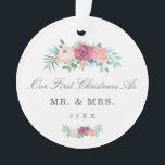 Romantic Pastel Pink Floral Garland Weduwfoto Ornament<br><div class="desc">Ben je dit jaar getrouwd? Voeg een herinnering toe aan uw kerstboom met dit elegante ornament voor huwelijksaandenken met de boodschap "Onze Eerste Kerstmis als Mr en Mrs" en het jaar van uw bruiloft. Voeg je favoriete foto toe aan de achterkant. Dit ornament is ook een geweldig cadeau voor een...</div>