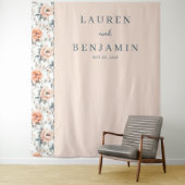 Romantic Peach Floral Wandkleed (In situ)