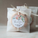 Romantic Peony Flowers Bedankt voor je huwelijk Ronde Sticker<br><div class="desc">Deze romantische pony bloemen bedanken jullie voor je bruiloft... omdat stickers perfect zijn voor een elegante bruiloft. Het bloemontwerp is voorzien van wazige roze, perzikkleurige en witte waterverven. Pas de labels van de sticker aan met uw namen, de gebeurtenis (indien van toepassing) en de datum. Deze stickers kunnen voor een...</div>