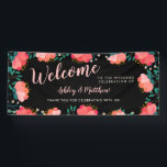 Romantic Pink Flowers Weddenschap Welkom Spandoek<br><div class="desc">Zwarte trouwwelkomstbanner met roze bloemen. Deze florale trouwbanner heeft een kalligrafiescript en een modern lettertype in een lijst bloemen,  bessen en bladeren voor een zomerbruiloft,  tuinbruiloft of buitenbruiloft. Voeg je namen toe!</div>