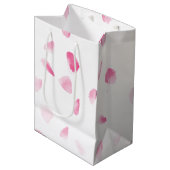 Romantic Pink Rose Petals Floral Bridal Shower Medium Cadeauzakje (Voorkant Gekanteld)