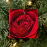 Romantic Red Rose in volle bloei Keramisch Ornament<br><div class="desc">Romantic Red Rose in volle bloei</div>