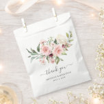 Romantic Roses Wedding Gift Favor Bag Bedankzakje<br><div class="desc">Een elegant vierkant huwelijksuitnodiging met waterverf lichtroze rozen met groen. Gepersonaliseerde favoriete tassen geven je een mooi tintje op je bruiloft, of het nu koekjes of snoepjes zijn of wat je maar wilt. Bekijk de overeenkomende stickers, menu's, tabelnummers en tekens voor een gestroomlijnde weergave. Als u wijzigingen in het ontwerp...</div>