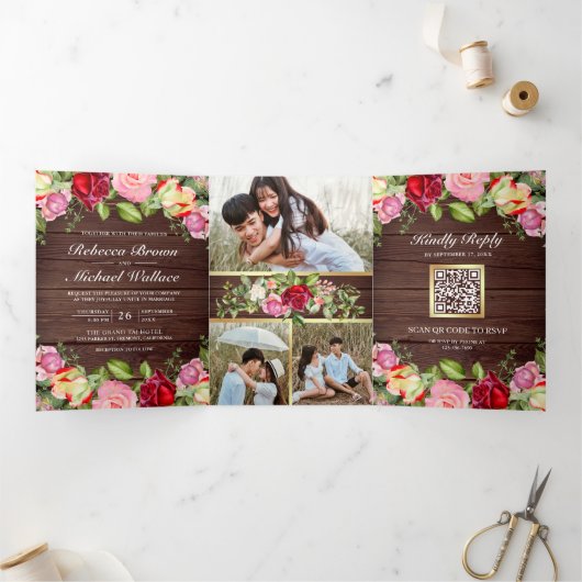 Romantic Roze en Red Roses QR Code Wood Weddenscha Drieluik Uitnodiging (Binnen)