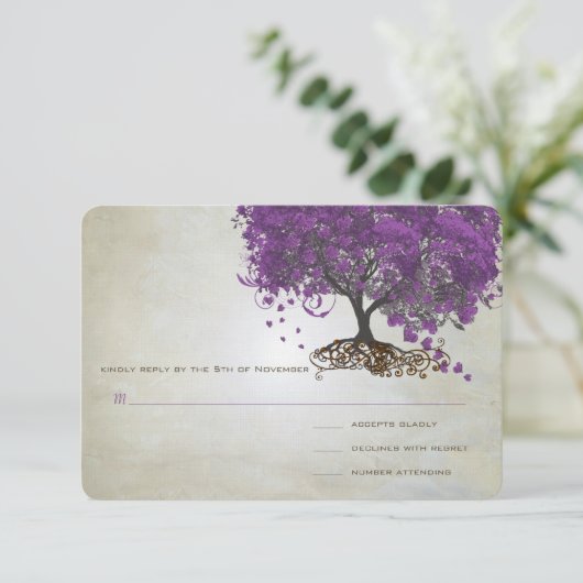 Romantic Rustic Paars Heart Leaf Tree Wedding RSVP Kaartje (Staand voorkant)