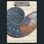 Romantic Seashell Klembord<br><div class="desc">Woon je ver van het strand? Geen probleem! Haal dit romantische schilderij, zodat je jezelf kunt afbeeldingen op een vreedzaam strand op een zonnige dag. Dit kunstwerk romantiseert het zee en de kleine golven die je zullen laten vrezen voor een bezoek aan het strand. Haal dit omgevormde paneel op uw...</div>